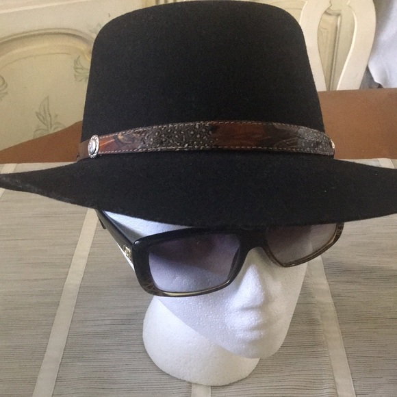 Black Wool Felt Hat w Feather Band - Picture 9 of 13